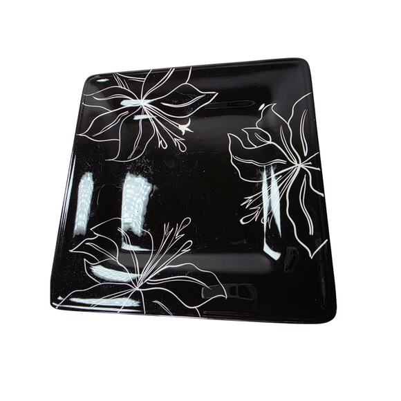 Set of 2 LAURIE GATES Antilles Black White Floral 9" Square Salad Plate - Picture 1 of 8